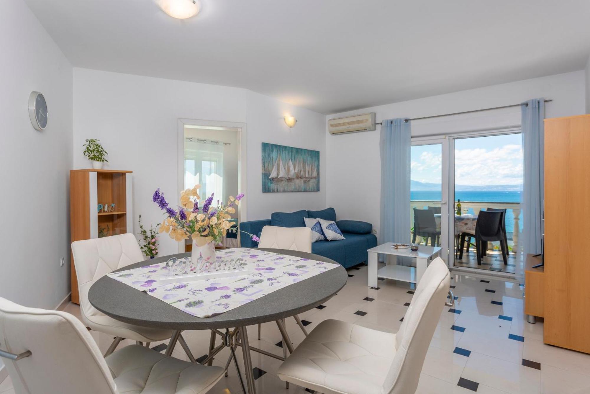 Apartments By The Sea Njivice, Krk - 5296 Стая снимка