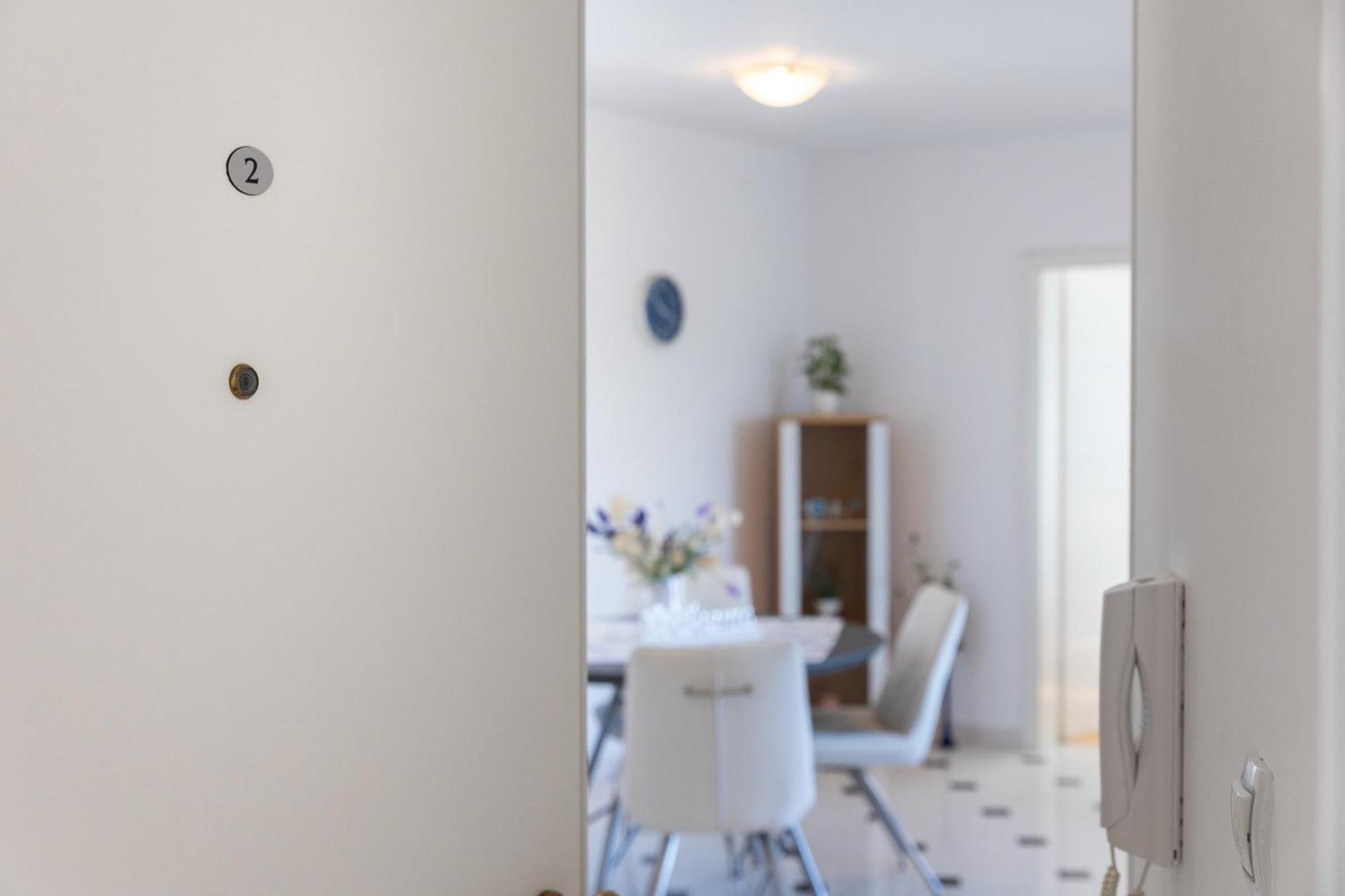 Apartments By The Sea Njivice, Krk - 5296 Екстериор снимка
