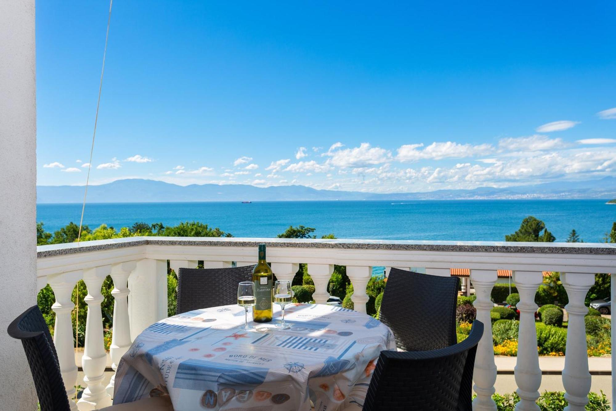 Apartments By The Sea Njivice, Krk - 5296 Екстериор снимка