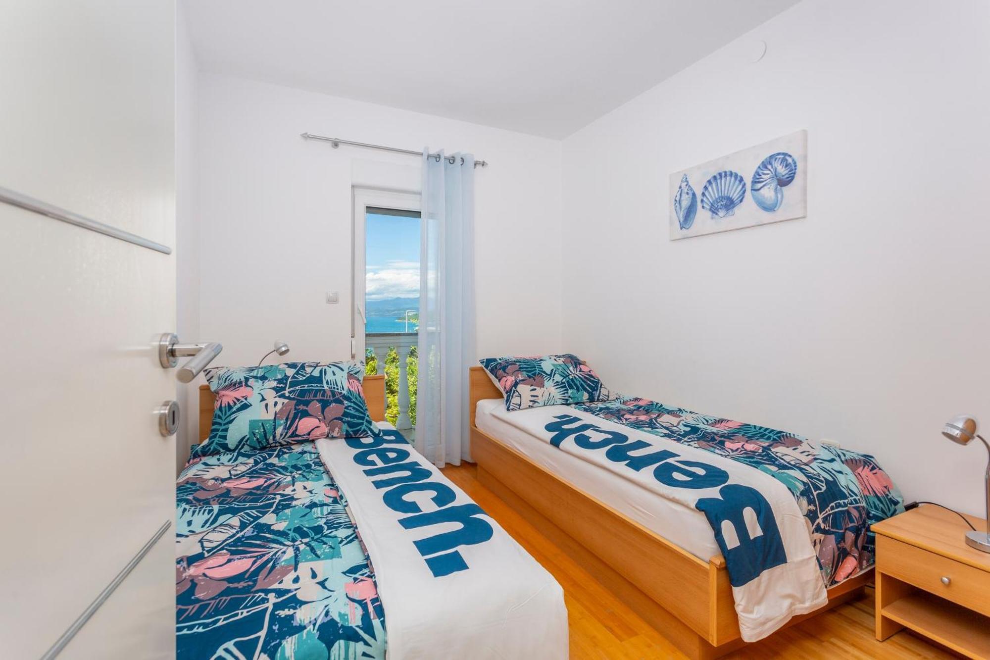 Apartments By The Sea Njivice, Krk - 5296 Екстериор снимка