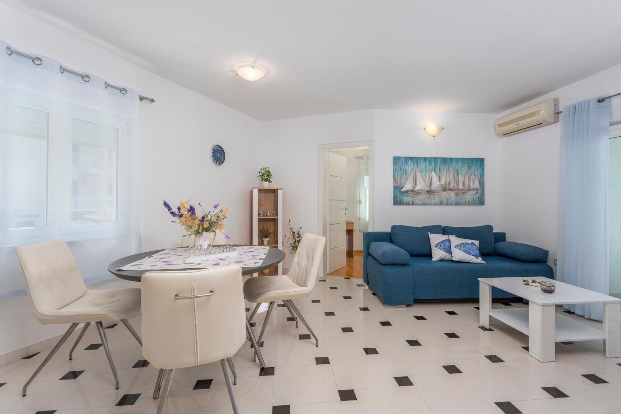 Apartments By The Sea Njivice, Krk - 5296 Екстериор снимка