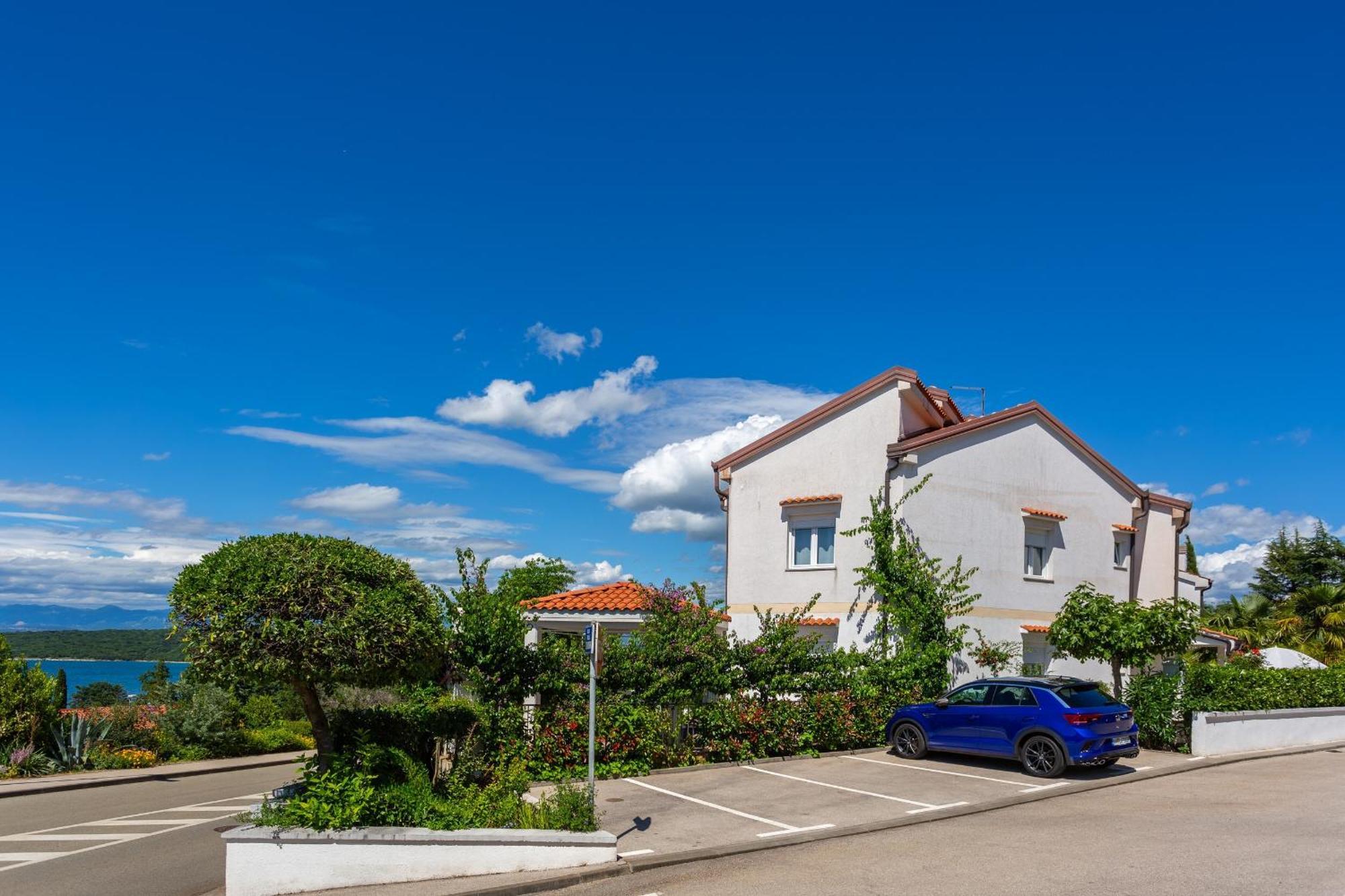 Apartments By The Sea Njivice, Krk - 5296 Екстериор снимка