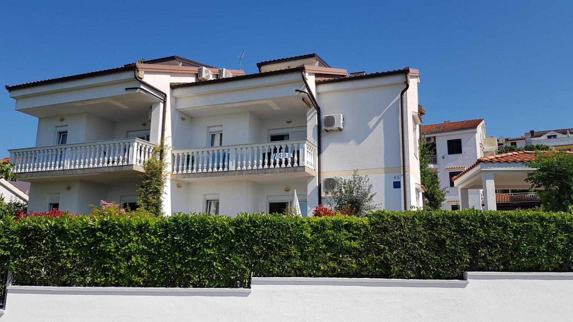 Apartments By The Sea Njivice, Krk - 5296 Екстериор снимка