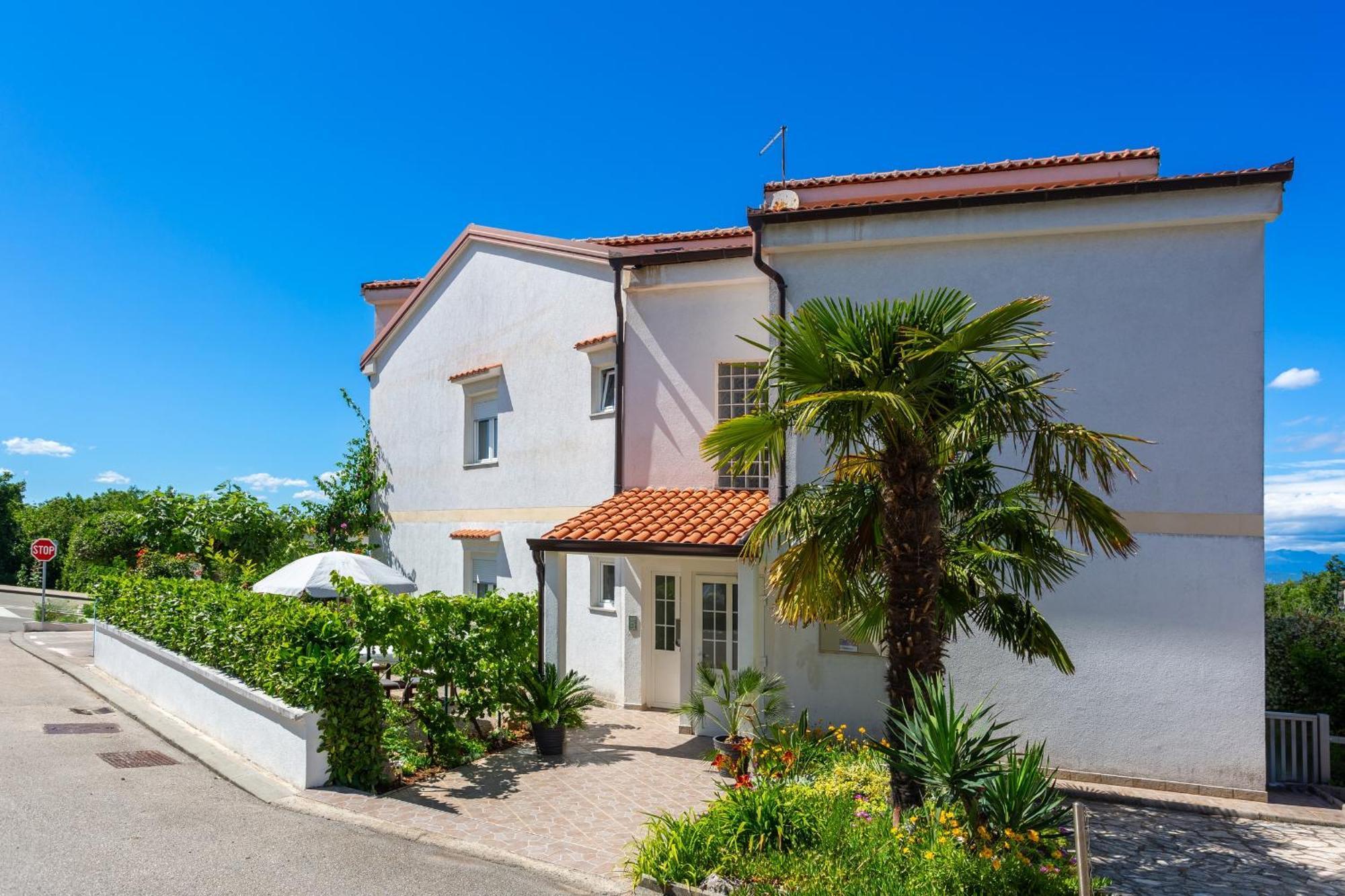 Apartments By The Sea Njivice, Krk - 5296 Екстериор снимка